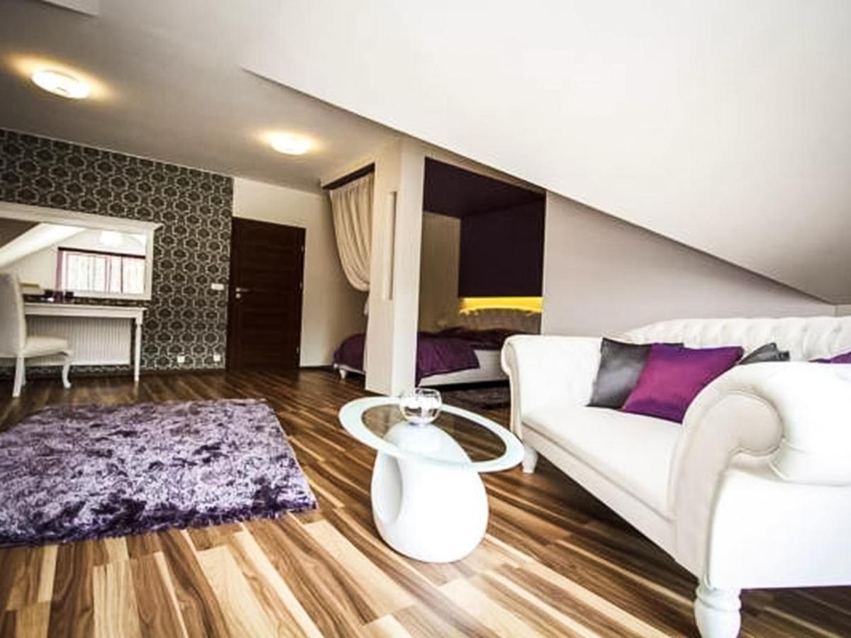 Bed and Breakfast Bialy Dwor Rychwal Экстерьер фото