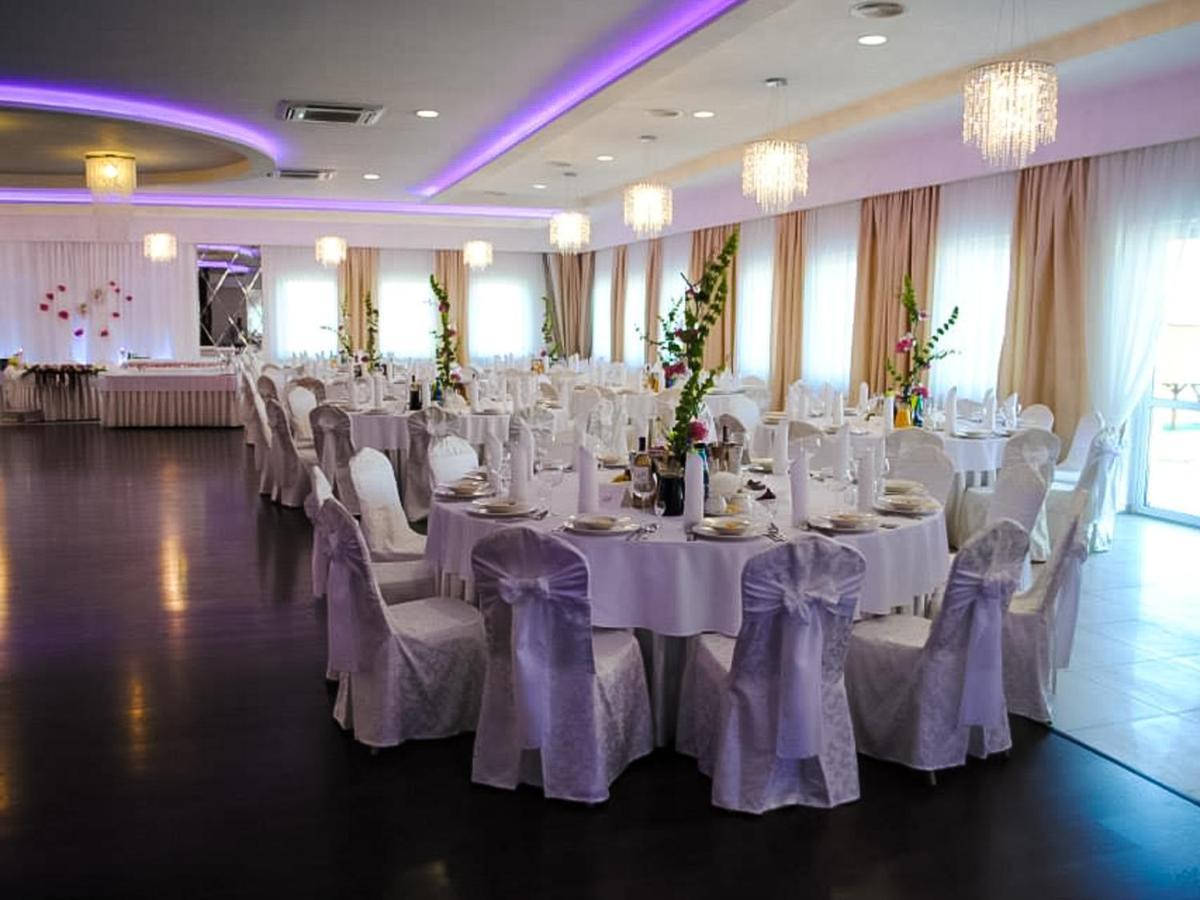 Bed and Breakfast Bialy Dwor Rychwal Экстерьер фото